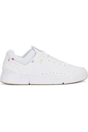 On Running The Roger Centre Court Sneaker in - White. Size 10 (also in 10.5, 11, 11.5, 12, 12.5, 13, 7, 7.5, 8, 8.5, 9, 9.5).