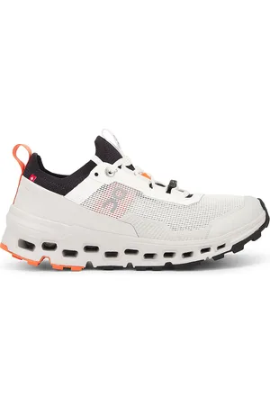 On Running Cloudultra Sneaker in - White. Size 5 (also in 5.5, 7, 8.5).