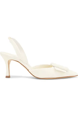 Manolo Blahnik Maysli 70 Velvet Pump in - Cream. Size 41 (also in ).