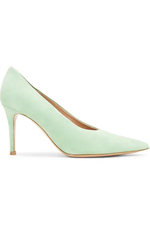 Gianvito Rossi Robbie Pump in - Mint. Size 39 (also in 41).