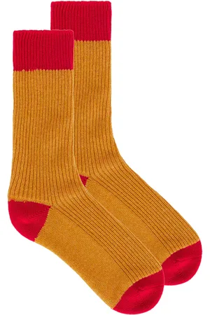 Guest In Residence The Soft Cashmere Socks in - Yellow. Size all.