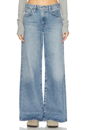 AGOLDE Clara Low Rise Baggy Flare in - Denim-Medium. Size 26 (also in 27, 28, 29, 30, 32, 33, 34).