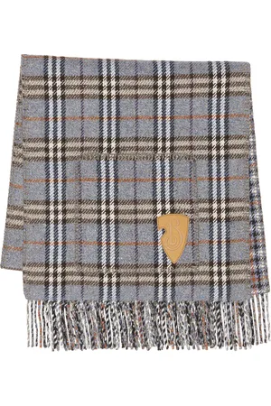 Burberry Reversible Stole in - Grey. Size all.
