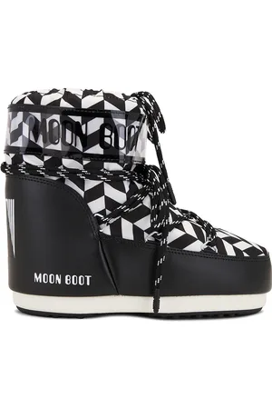 Moon Boot Icon Low Optical Boot in - Black,White. Size 36-38 (also in 39-41).