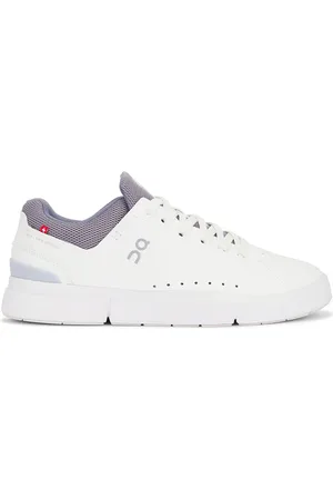On Running The Roger Advantage Sneaker in - White. Size 12 (also in 7, 8, 8.5, 9.5).
