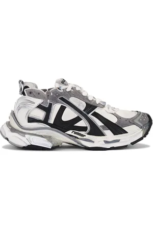 Balenciaga Runner in - Grey. Size 43 (also in 44).