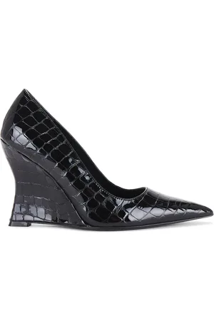 Retrofete Julianna Leather Pump in - Black. Size 36 (also in 36.5, 37, 37.5, 38, 38.5, 39, 40, 41).
