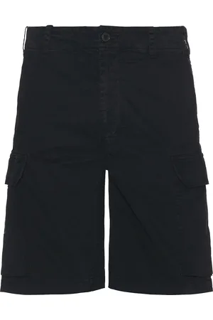 NILI LOTAN Maclin Shorts in - Navy. Size 28 (also in 30, 32, 34, 36, 38).