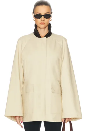 Totême Summer Country Jacket in - Cream. Size 40 (also in 36).