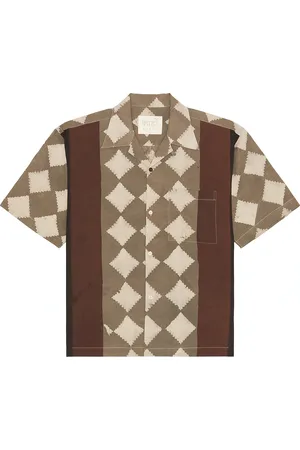 Kardo Rohit Shirt in - Taupe. Size M (also in S, XL/1X).