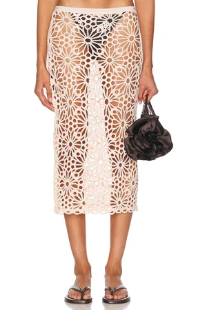 Norma Kamali Straight Knee Length Skirt in - Blush. Size M (also in S, XS).