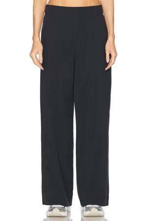 Beyond Yoga Stretch Woven Wide Leg Pant in - Black. Size L (also in M, S, XS).