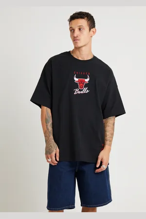 Mitchell & Ness Tri Logo Bulls Oversized T-Shirt in Faded