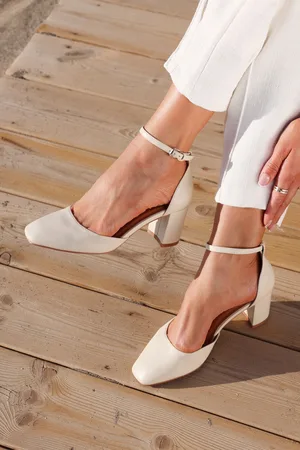Linzi Sydney Square Toe Court Heels AU 9 (EU 40)