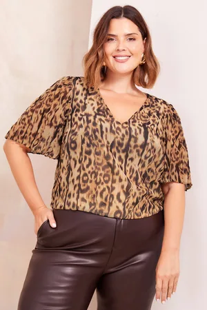 Friends Like These Womens Animal Curve Short Sleeve Pleated Top