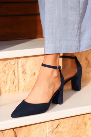 Linzi Leona Closed Back Court Block Heels AU 9 (EU 40)