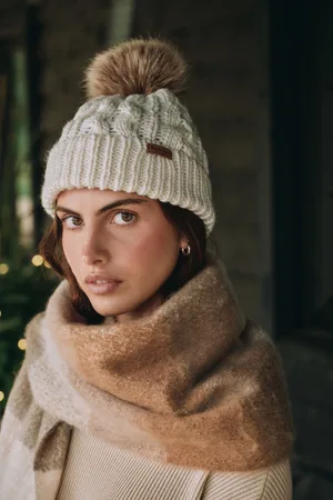 Barbour Cream Penshaw Cable Knit Faux Fur Pom Beanie Logo Hat One