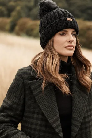 Barbour Black Saltburn Cable Knit Pom Beanie Logo Hat One