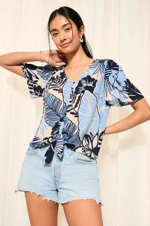 Friends Like These Womens Floral V Neck Tie Front Shorts Crinkle Woven Sleeve Top
