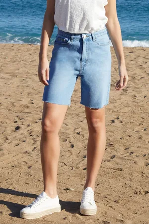 Threadbare Womens Light Wash Raw Hem Denim Bermuda Shorts