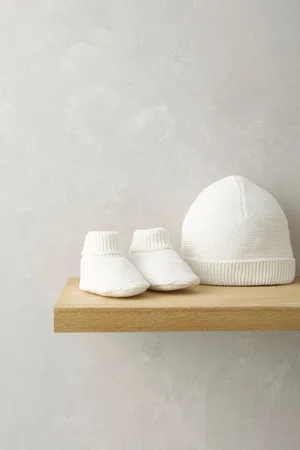 Mamas & Papas Girls 2 Piece Fine Knit 100% Cotton Hat & Booties Set