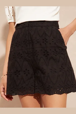 Love & Roses Petite Elasticated Back Broderie Shorts AU 18