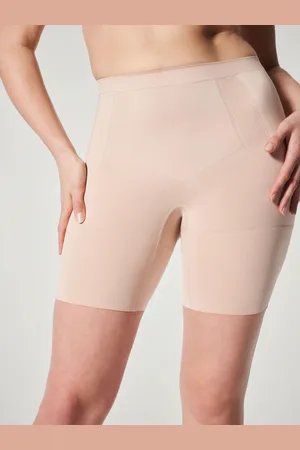 Spanx Sculpt On Core Mid-Thigh Shorts L