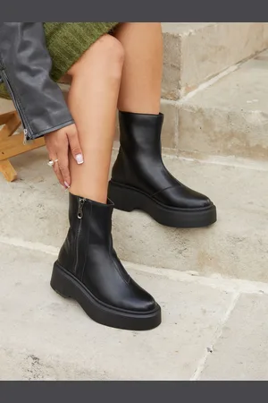 Linzi Black Valley Platform Ankle Boots With Side Zip Detail AU 7 (EU 38)