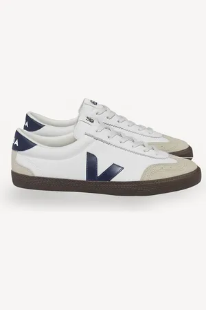 Veja Volley White Trainers AU 7 (EU 41)