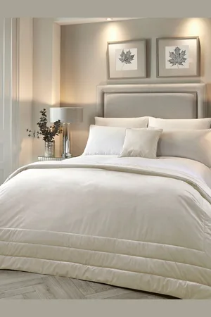 Laurence Llewelyn-Bowen Ivory Velvet Chic Bedspread 150x220cm