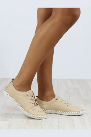 Lunar St Ives Leather Plimsoll Shoes AU 8 (EU 39)