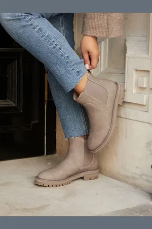 Linzi Natural Porter Nubuck Chelsea Boots AU 9 (EU 40)