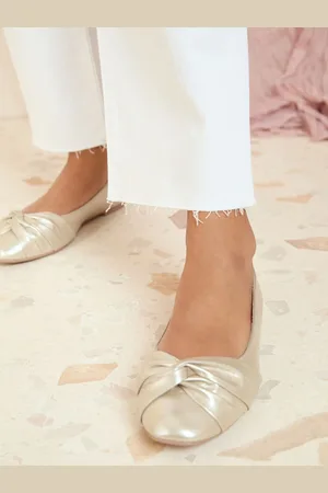 Friends Like These Standard Fit Twist Detail Round Toe Flat Ballerina Pump Shoes eu37uk4