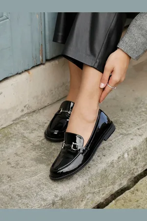 Linzi Belle Patent Slip-Ons Leather Loafers With Gold Trim AU 6 (EU 37)