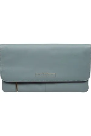 PURE LUXURIES LONDON Golders Leather Clutch Bag one