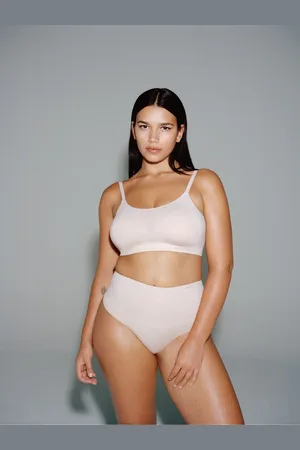 Chantelle Smooth Comfort Non Wired Bralette with Removable Pads and Adjustable Back M