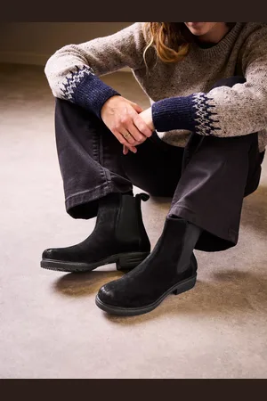 CELTIC & CO. Essential Chelsea Ankle Black Boots AU 10 (EU 41)