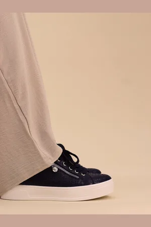 Lunar Charm Trainers AU 8 (EU 39)