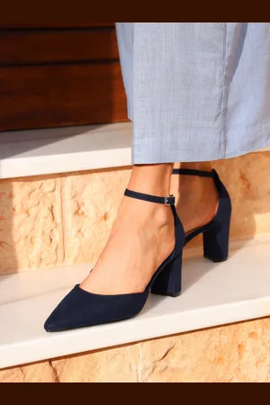 Linzi Leona Closed Back Court Block Heels AU 9 (EU 40)