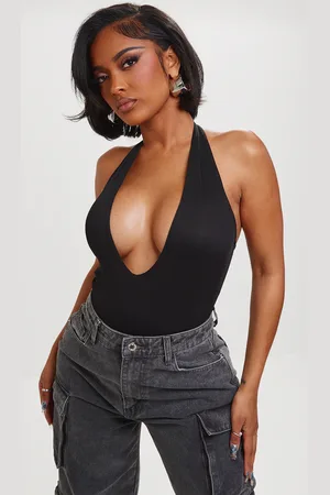PRETTYLITTLETHING Shape Ribbed Halterneck Plunge Bodysuit