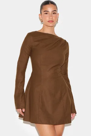 PRETTYLITTLETHING Structured Woven Boat Neck Shift Dress