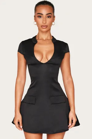 PRETTYLITTLETHING Petite Woven Structured Shift Dress