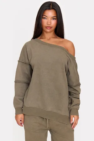 PRETTYLITTLETHING Washed Off The Shoulder Frayed Seam Detail Sweatshirt