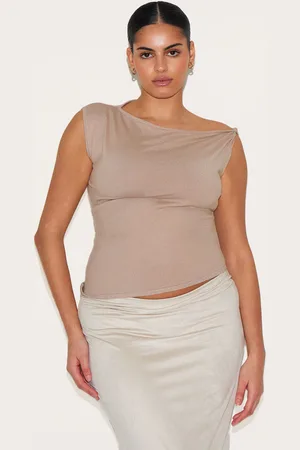PRETTYLITTLETHING Plus Basic Knit Asymmtric Twist Sleeve Vest Top