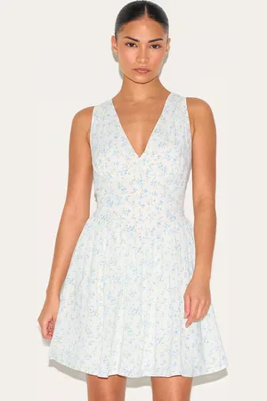 PRETTYLITTLETHING Petite Floral Detail Mini Shift Dress
