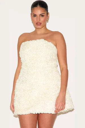 PRETTYLITTLETHING Plus Floral Textured Bandeau Mini Dress
