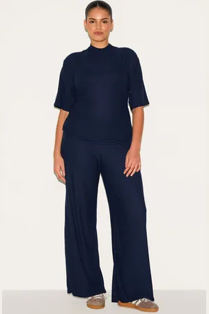 PRETTYLITTLETHING Plus Soft Touch Mid Rise Wide Leg Pants