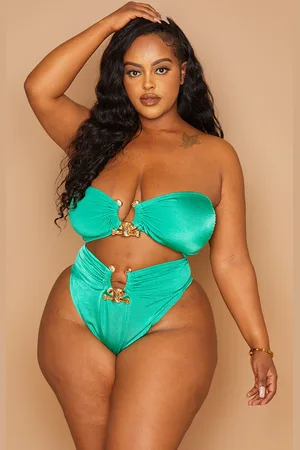 PRETTYLITTLETHING Plus Hammered Trim Bikini Top