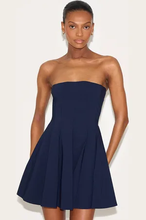 PRETTYLITTLETHING Stretch Woven Bandeau Pleated Shift Dress