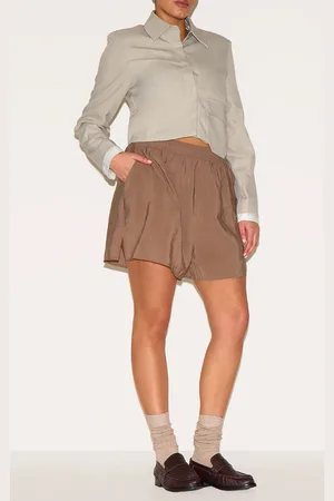 PRETTYLITTLETHING Plus Peached Woven Elasticated Waist Shorts
